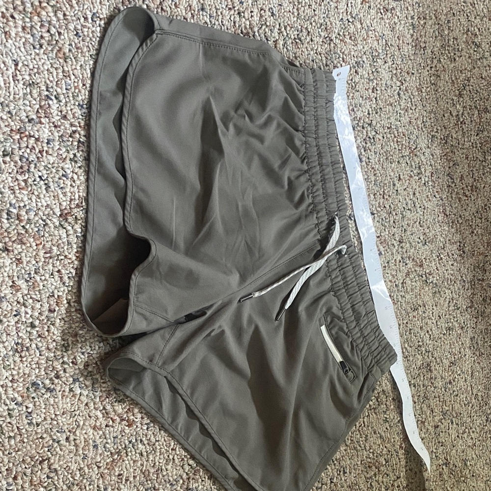 Vuori shorts medium